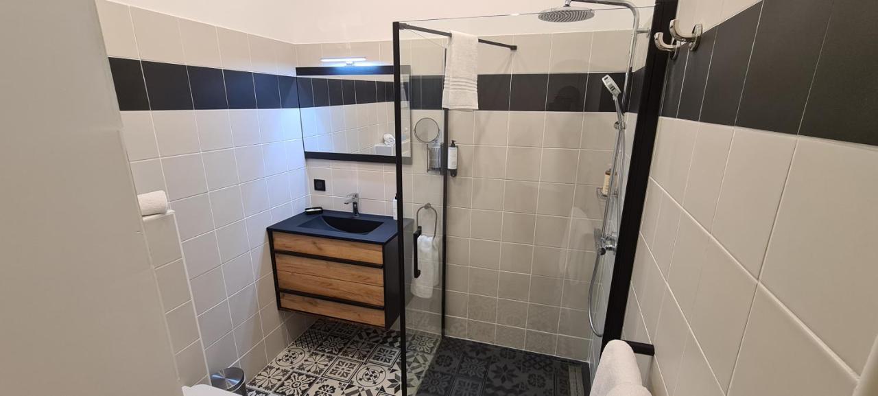Studio De La Plage - Mer, Terrasse Et Garage Cagnes-sur-Mer Ngoại thất bức ảnh